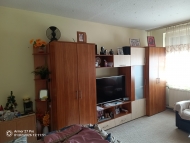 Elad� lak�s Baj�n 